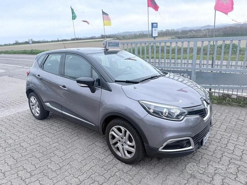 Usata Renault Captur 90 CV (66 kW) 2016 Argento SUV