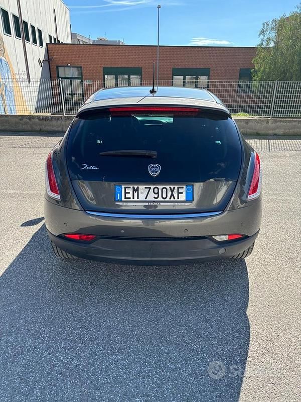 Usata Lancia Delta 120 CV (88 kW) 2012 Utilitaria