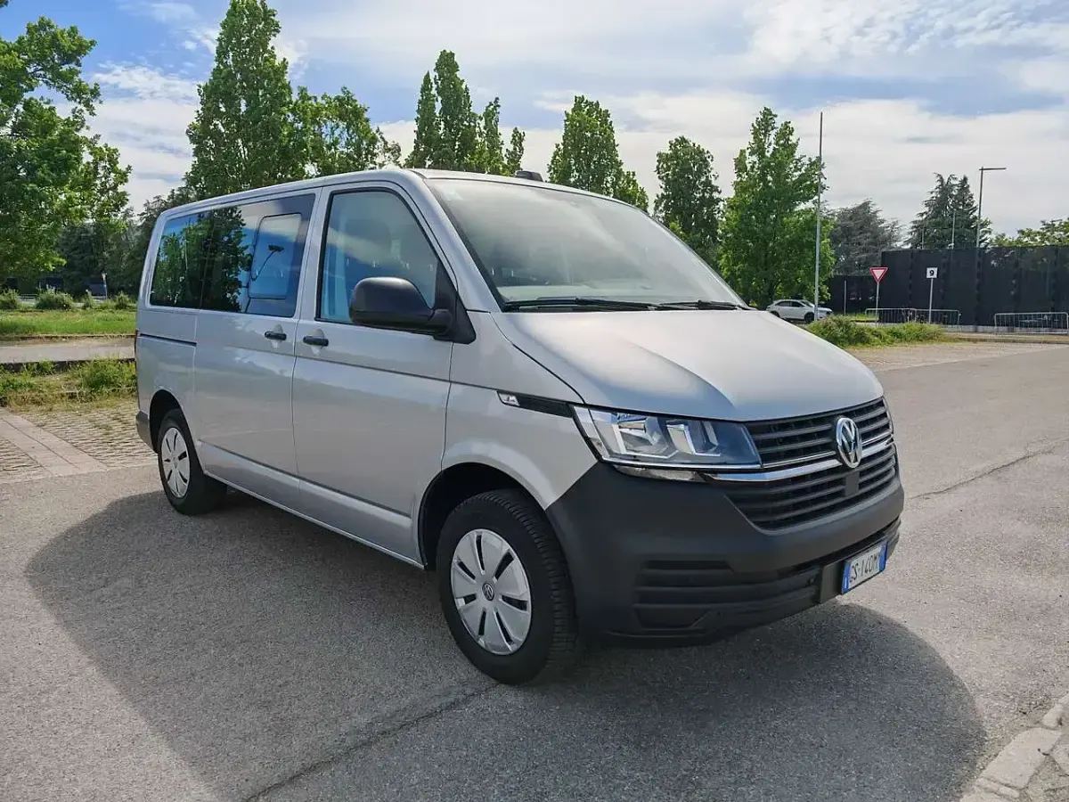 Usata VW Transporter 110 CV (80 kW) 2024 Argento Furgone