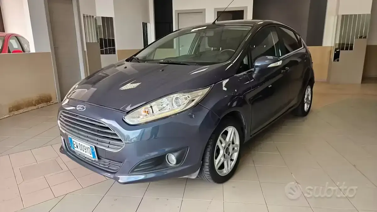 Usata Ford Fiesta Titanium 75 CV (55 kW) 2014 Blu Utilitaria