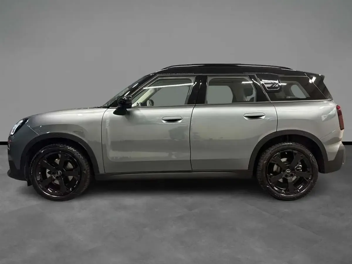 Usata Mini Cooper Countryman Favoured 163 CV (119 kW) 2025 Smokey green SUV