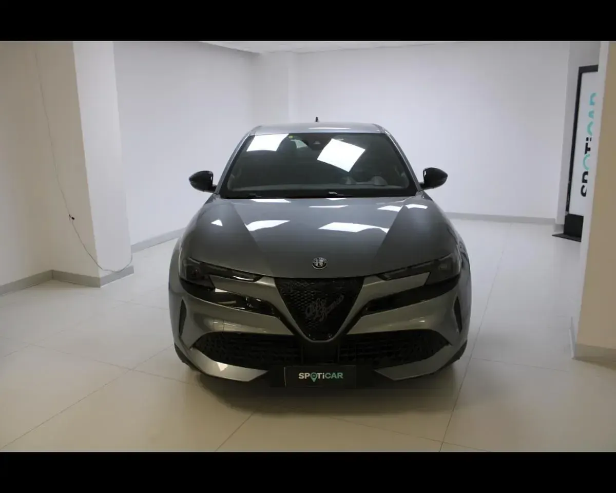 Usata Alfa Romeo Junior 61 kW (84 CV) 2025 Grigio SUV