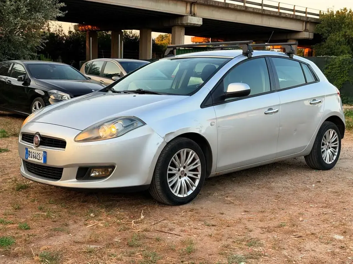 Usata Fiat Bravo Emotion 105 CV (77 kW) 2012 Argento Utilitaria