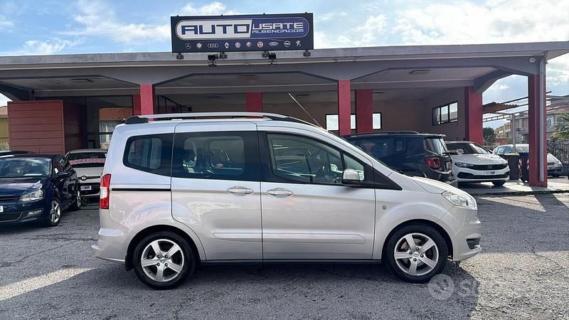 Usata Ford Tourneo Courier Titanium 95 CV (69 kW) 2016 Grigio Monovolume