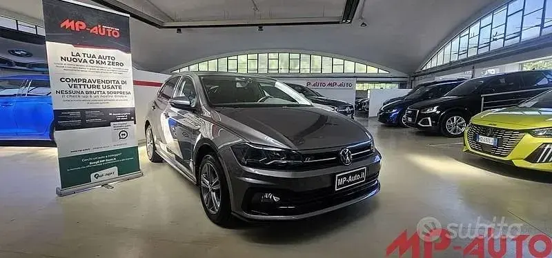 Usata VW Polo R-line 80 CV (58 kW) 2021 Grigio Utilitaria