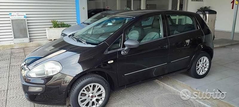 Usata Fiat Punto 77 CV (56 kW) 2011 Nero Utilitaria