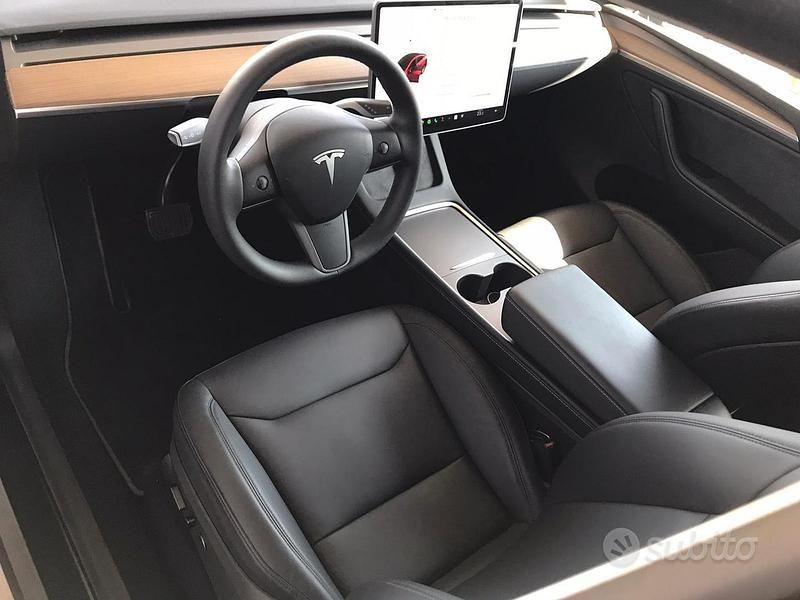 Usado Tesla Model Y 219 kW (299 CV) 2024 Negro SUV