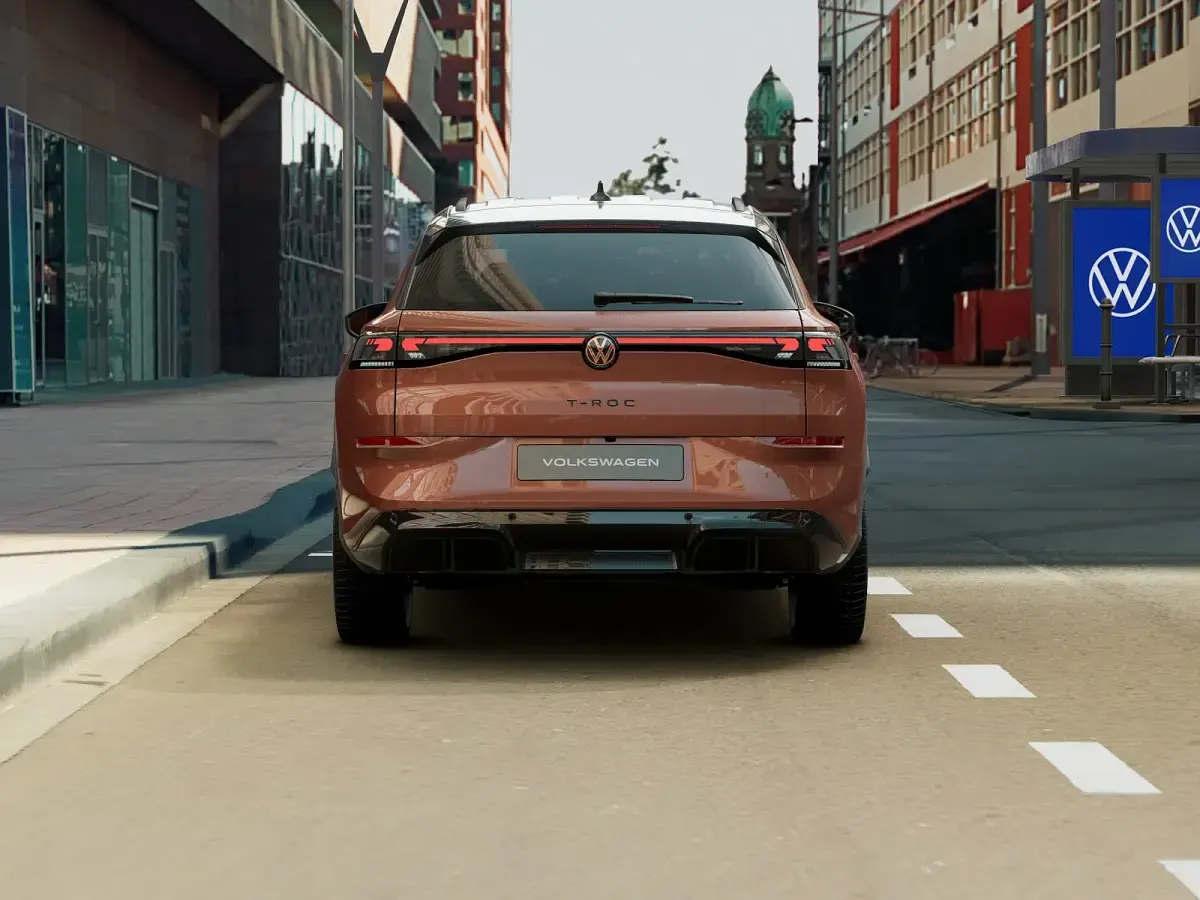 Nuova VW T-Roc R-line 150 CV (110 kW) 2026 Flame red metallizzato nero SUV