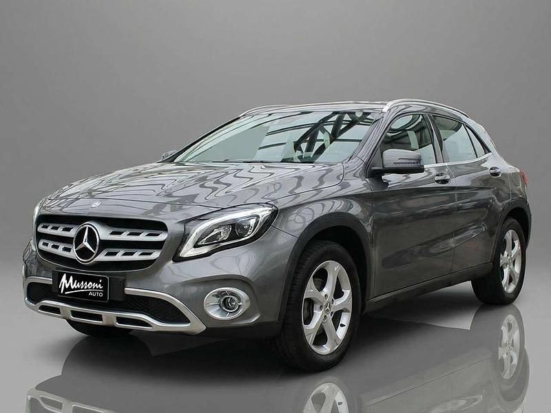 Usata Mercedes GLA200 136 CV (100 kW) 2017 Grigio medio met. SUV