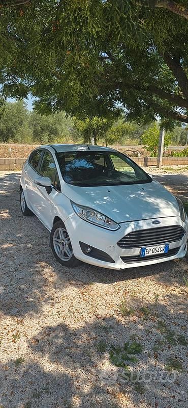 Usata Ford Fiesta Titanium 75 CV (55 kW) 2013 Bianco Utilitaria