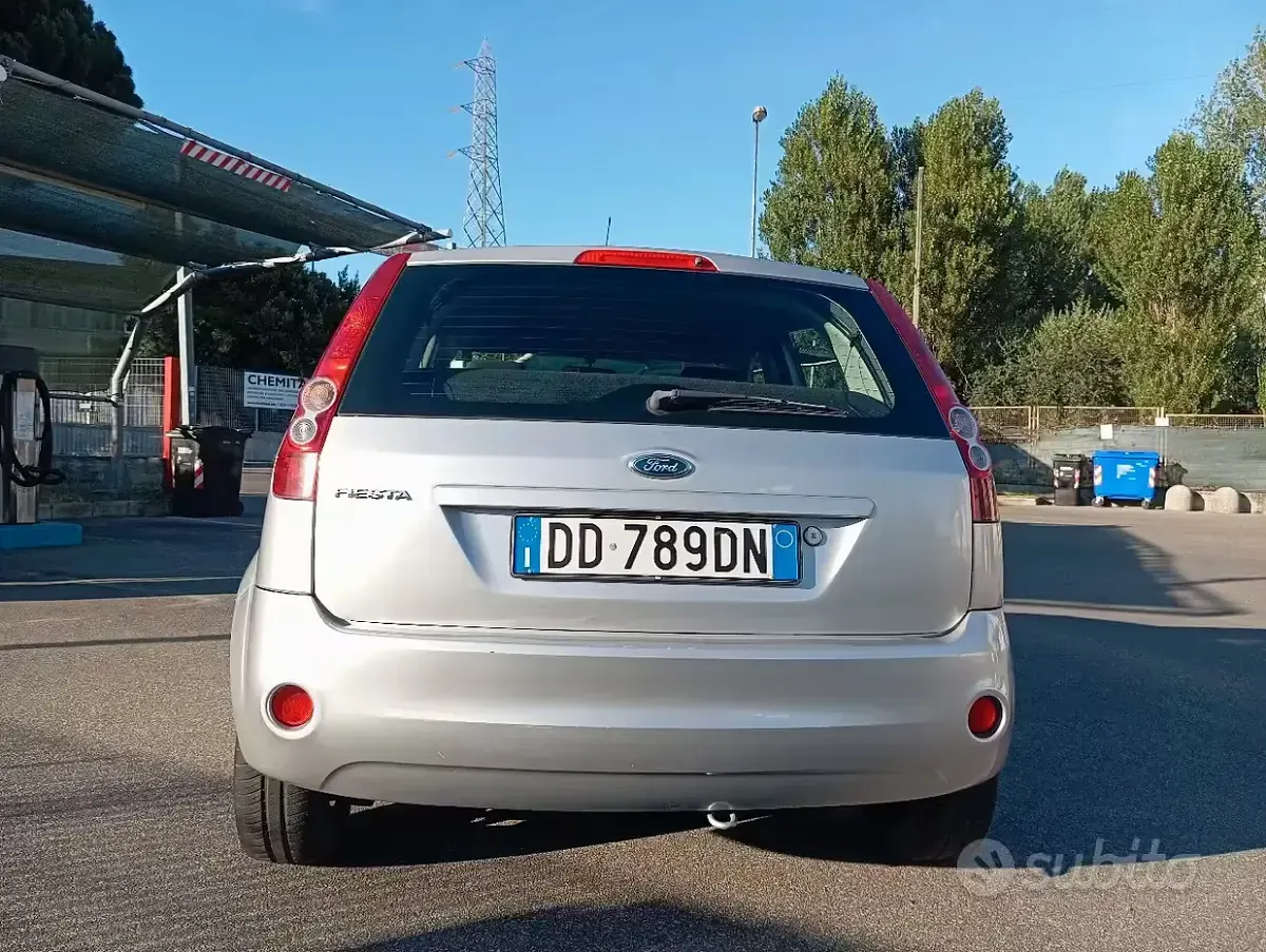 Usata Ford Fiesta 75 CV (55 kW) 2006 Utilitaria