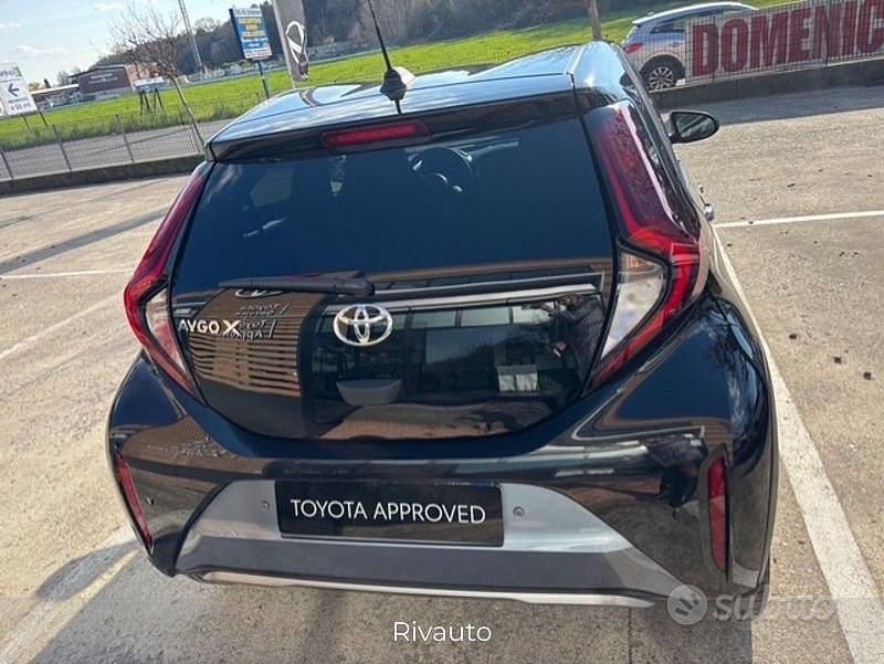 Usata Toyota Aygo X Lounge 72 CV (52 kW) 2024 Blu SUV