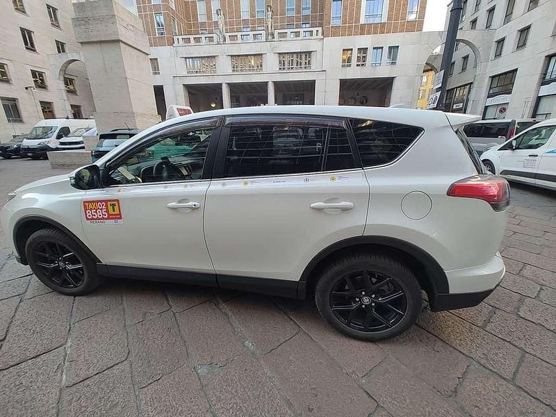 Usata Toyota RAV4 Hybrid Lounge 155 CV (114 kW) 2018 SUV