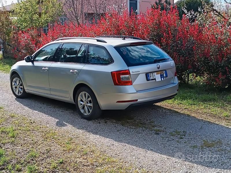 Usata Skoda Octavia 150 CV (110 kW) 2018 Grigio Utilitaria