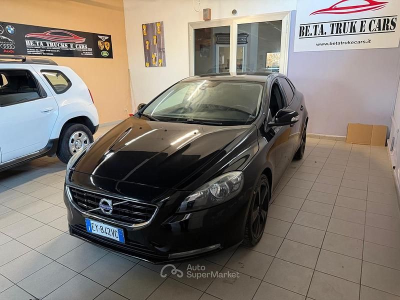 Usata Volvo V40 120 CV (88 kW) 2015 Nero Berlina