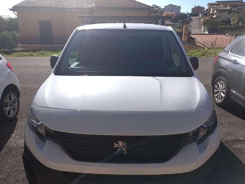 Bianco Usata 2018 Peugeot Partner Tepee Premium Monovolume | 5500 € (Buon prezzo) - Immagine 1/4