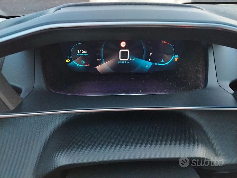 Usata Peugeot 208 Allure 101 CV (74 kW) 2023 Grigio Utilitaria