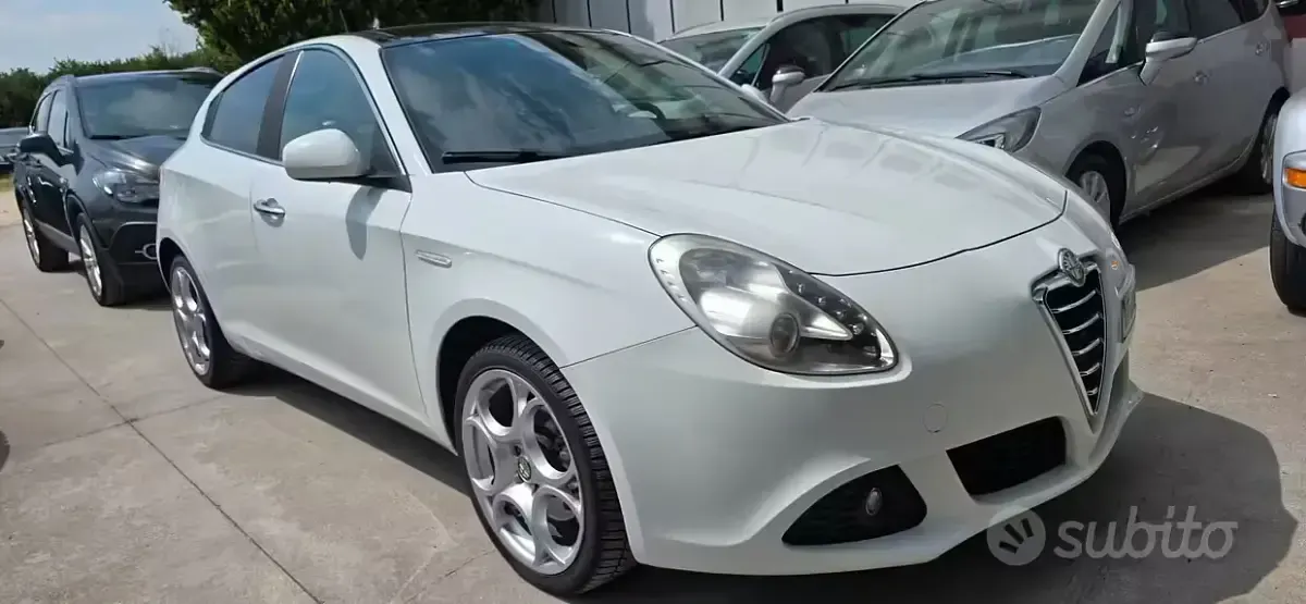 Usata Alfa Romeo Giulietta Distinctive 170 CV (125 kW) 2010 Bianco Utilitaria