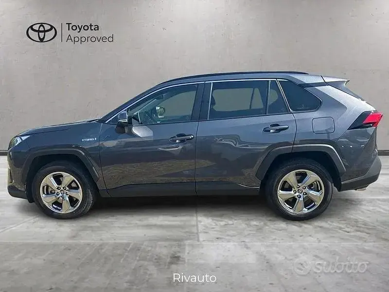 Usata Toyota RAV4 Hybrid 222 CV (163 kW) 2021 Grigio scuro SUV