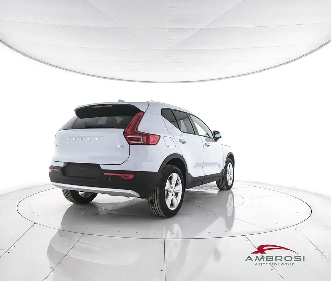 Nuova Volvo XC40 Core 163 CV (119 kW) 2026 Cloud blue SUV