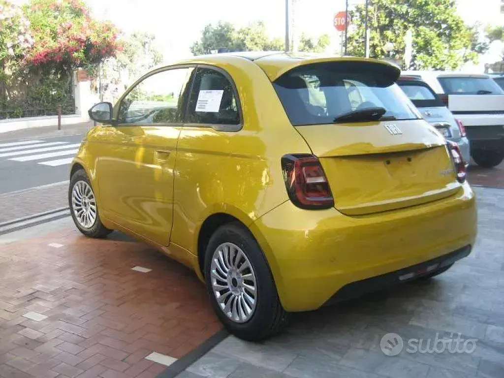Nuova Fiat 500 Pop 65 CV (47 kW) 2026 Giallo Berlina