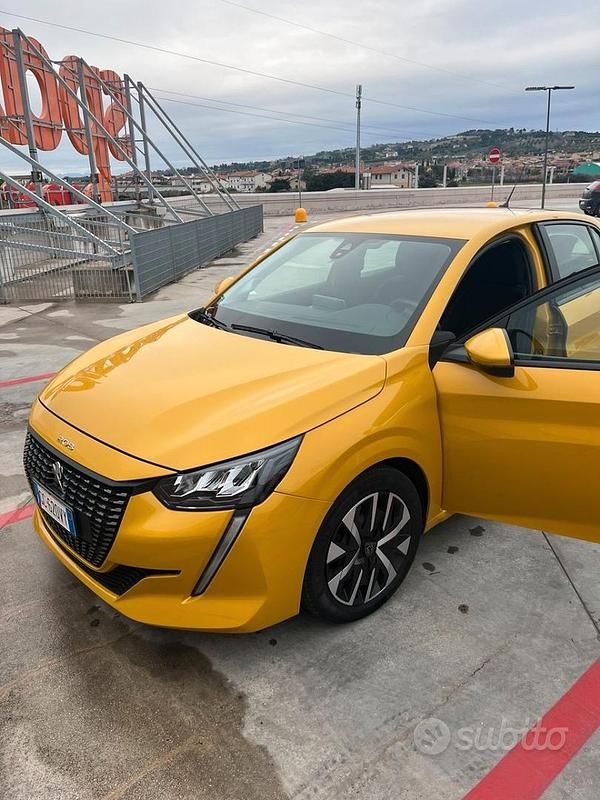 Usata Peugeot 208 75 CV (55 kW) 2020 Giallo Utilitaria
