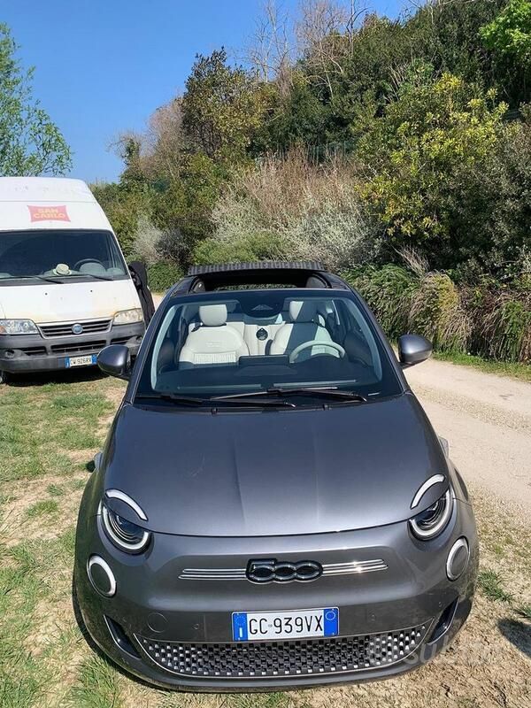 Usata Fiat 500e La Prima 69 kW (95 CV) 2020 Grigio Cabrio