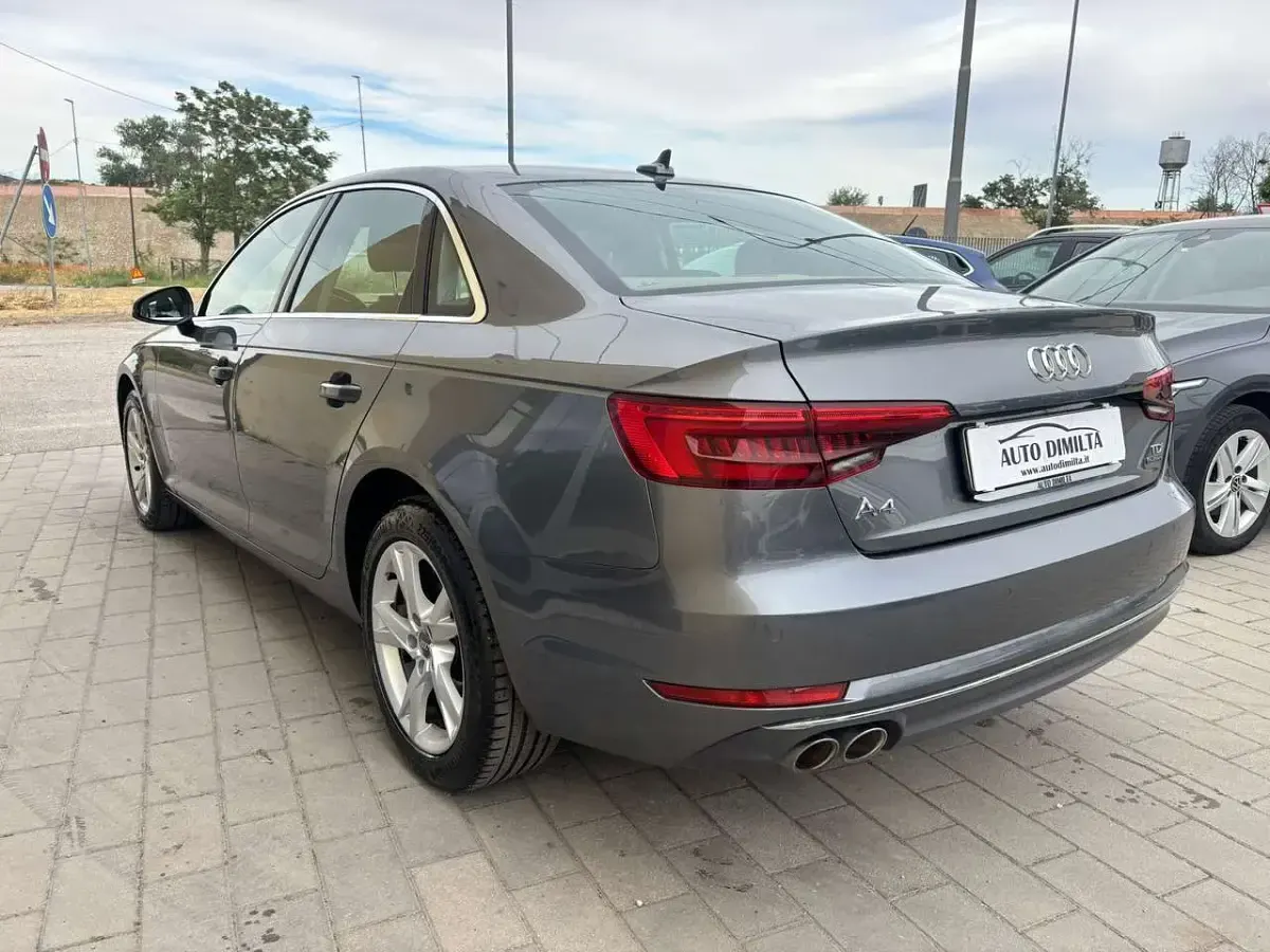 Usata Audi A4 Ambiente 190 CV (139 kW) 2017 Grigio Berlina
