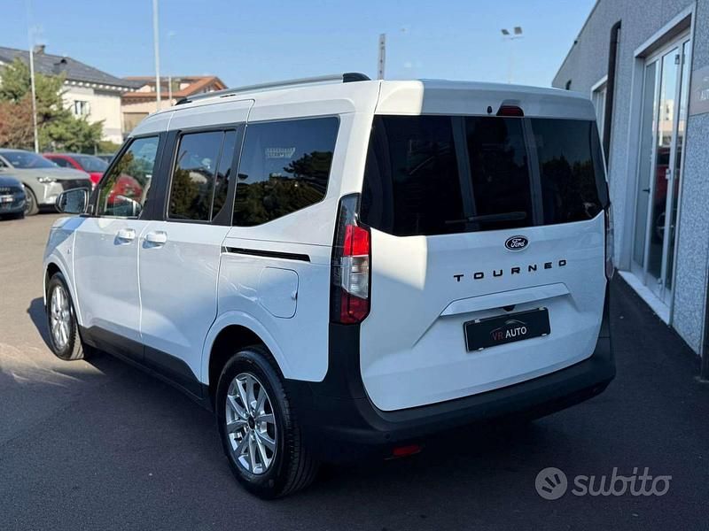 Usata Ford Tourneo Courier Titanium 124 CV (91 kW) 2025 Bianco Monovolume