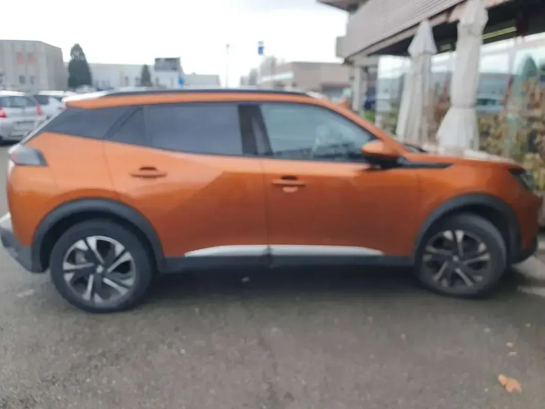 Usata Peugeot 2008 Allure 131 CV (96 kW) 2020 Arancione SUV