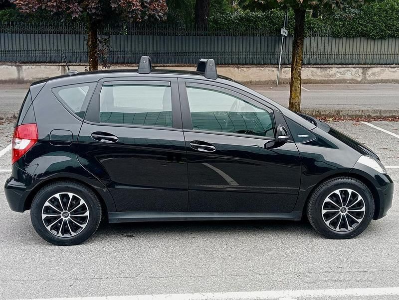 Nero Usata 2009 Mercedes A160 Tre volumi | 6900 € (Molto cara) - Immagine 1/4