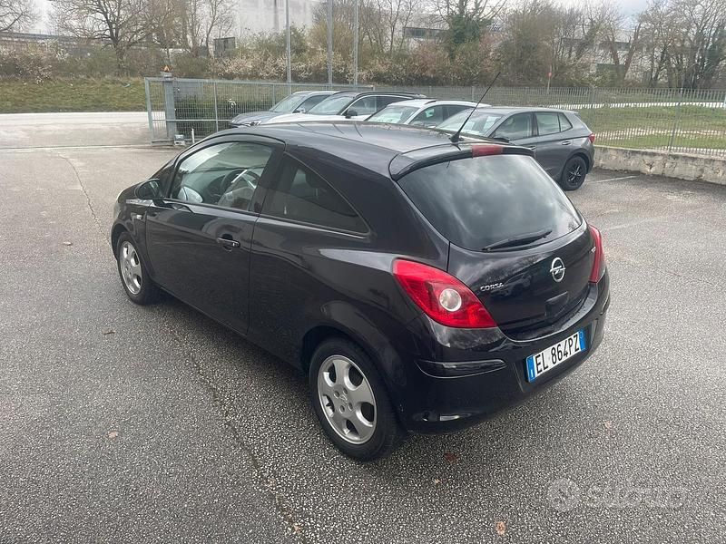 Usata Opel Corsa 2011 Nero Utilitaria