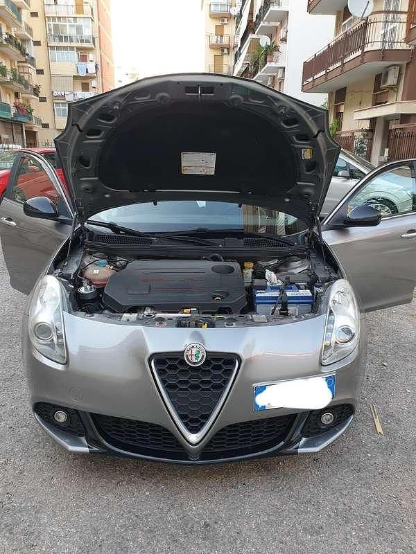 Usata Alfa Romeo Giulietta Distinctive 105 CV (77 kW) 2011 Grigio Berlina