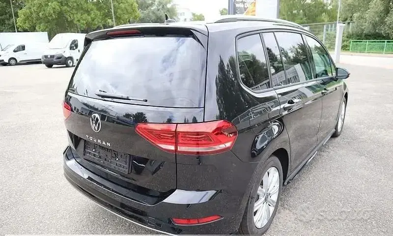 Usata VW Touran R-line 150 CV (110 kW) 2025 Nero Monovolume