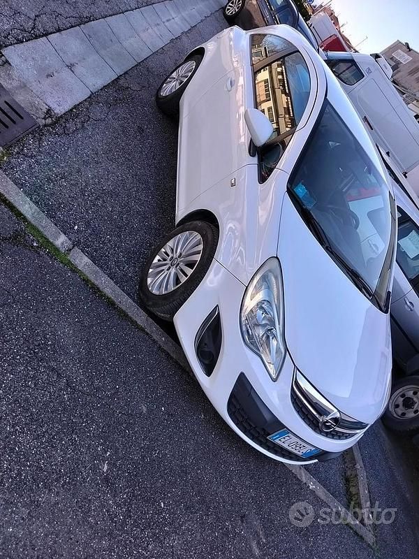 Usata Opel Corsa 75 CV (55 kW) 2012 Bianco Berlina