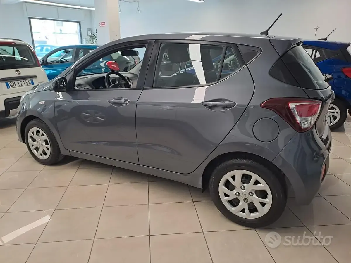 Begagnad Hyundai i10 Comfort 69 HK (50 kW) 2018 Grå Halvkombi