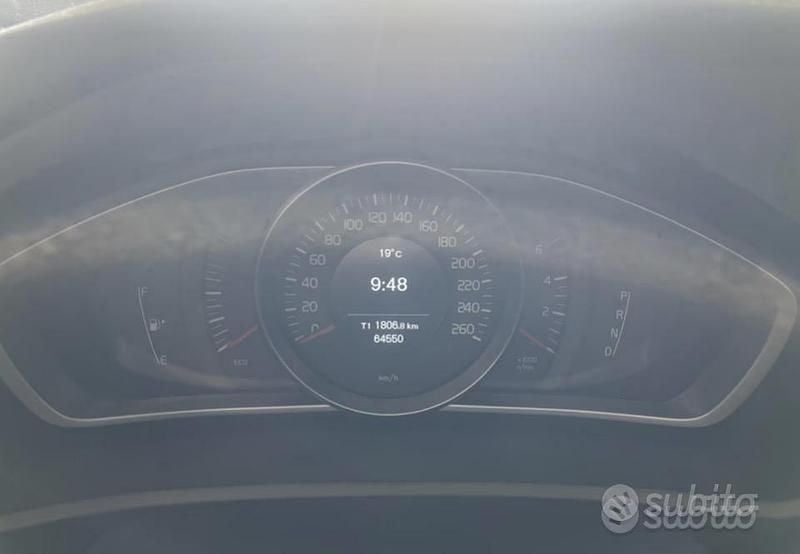 Usata Volvo V40 190 CV (139 kW) 2014 Grigio Berlina