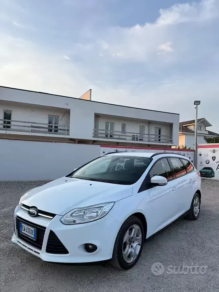 Usata Ford Focus 120 CV (88 kW) 2014 Bianco Station wagon