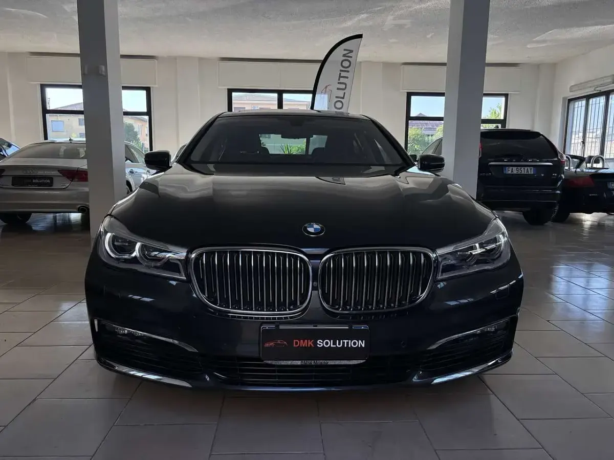 Usata BMW 730 265 CV (194 kW) 2017 Singapurgrau Berlina
