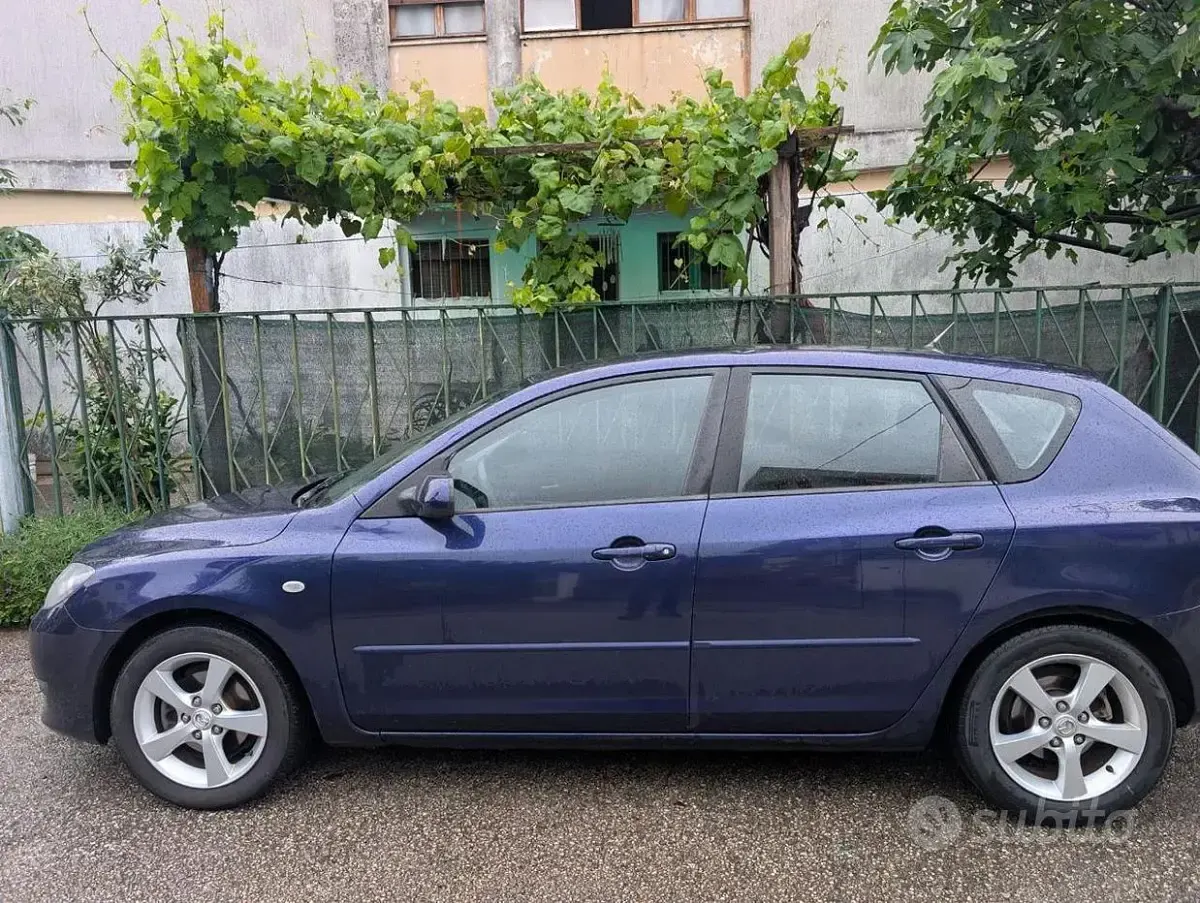Usata Mazda 3 109 CV (80 kW) 2005 Blu Berlina