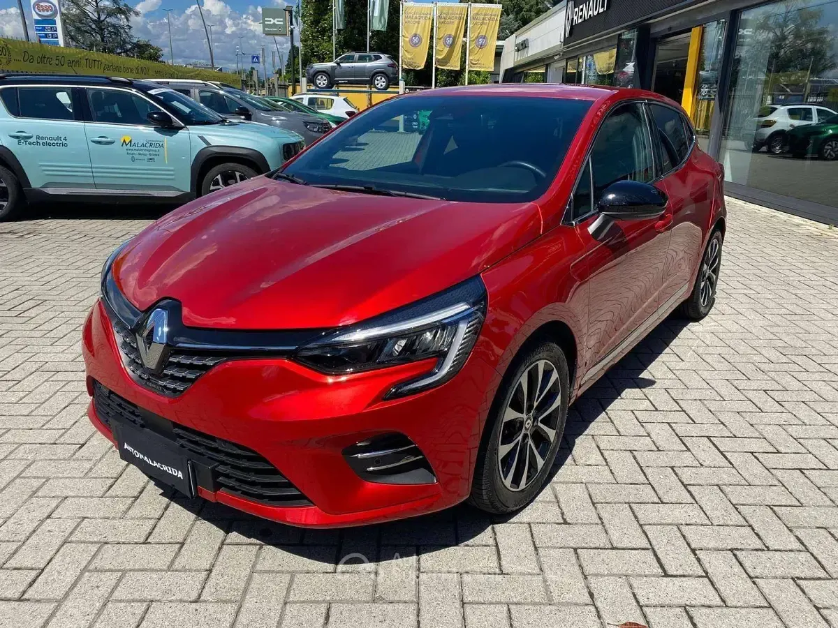 Usata Renault Clio V Techno 145 CV (106 kW) 2023 Rosso passion Berlina