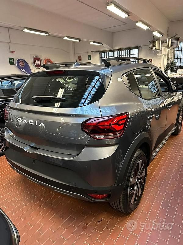 Nuova Dacia Sandero Essentiel 2025 Grigio Utilitaria
