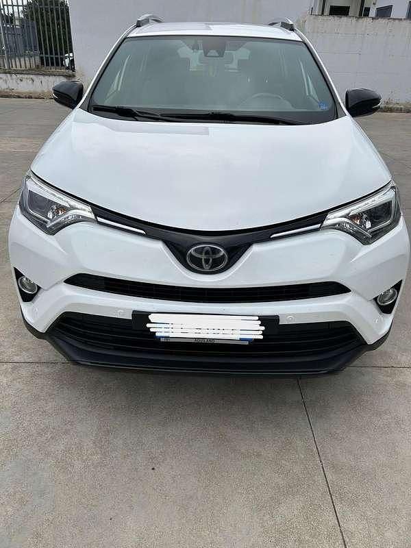 Usata Toyota RAV4 Style 143 CV (105 kW) 2017 Bianco SUV