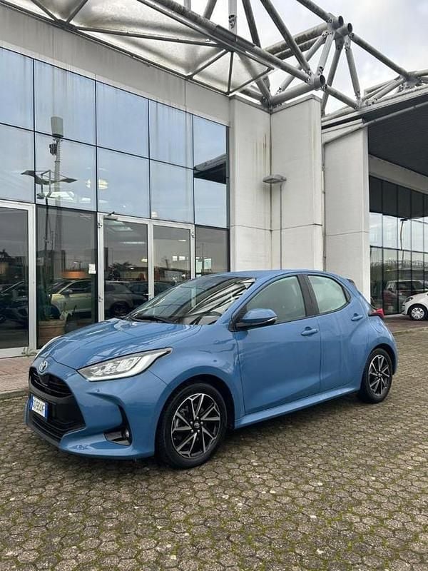Usata Toyota Yaris Hybrid 92 CV (67 kW) 2022 Blu Berlina