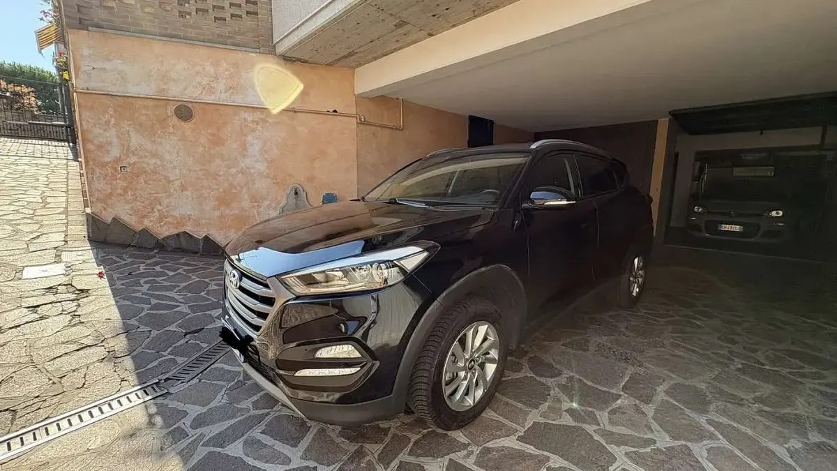 Usata Hyundai Tucson Comfort 132 CV (97 kW) 2016 Nero SUV