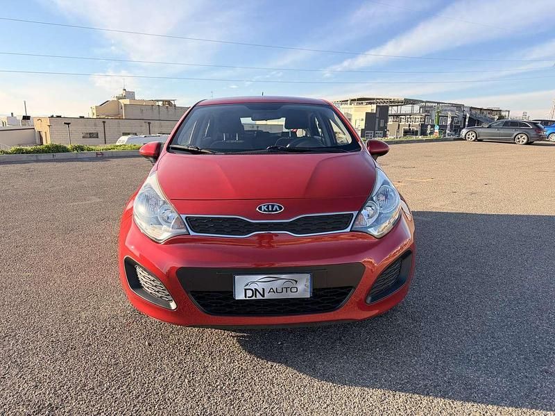 Usata Kia Rio 75 CV (55 kW) 2013 Rosso Berlina