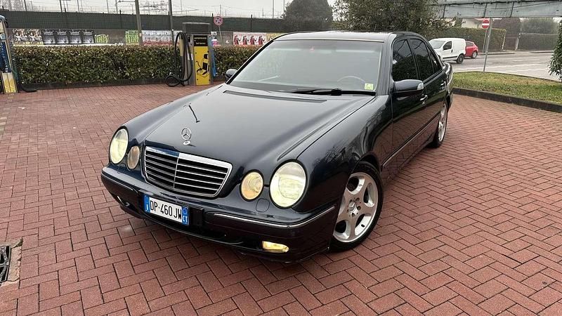 Usata Mercedes E220 Avantgarde 105 CV (77 kW) 1998 Berlina