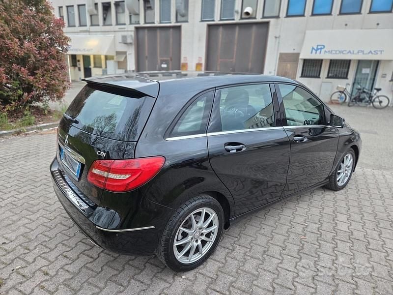 Usata Mercedes B200 Premium 136 CV (100 kW) 2014 Nero Monovolume