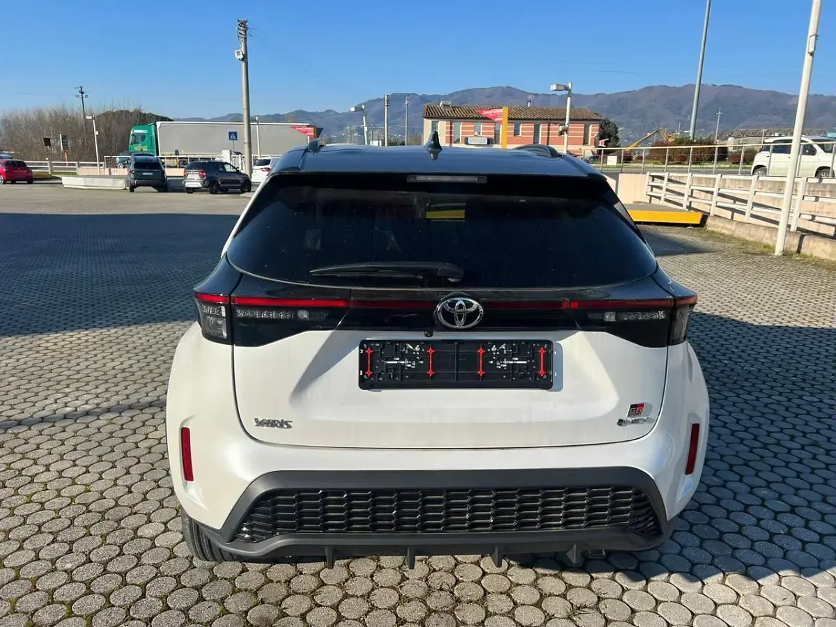 Nuova Toyota Yaris Hybrid Sport 92 CV (67 kW) 2026 Bianco Station wagon