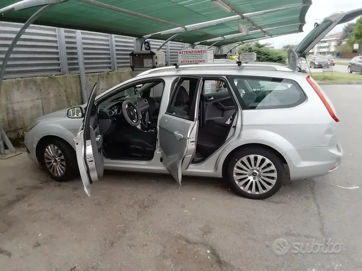 Usata Ford Focus 145 CV (106 kW) 2008 Grigio Monovolume